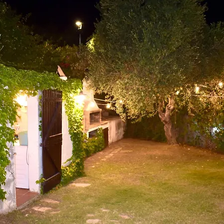 Stella, With Garden, Five Minutes From The *