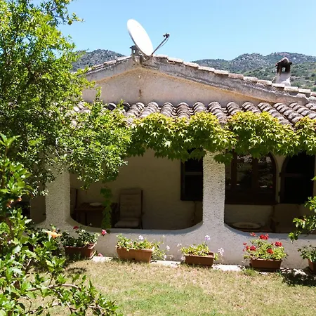 Casa de Férias Stella, With Garden, Five Minutes From The *