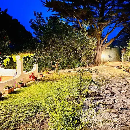 Semesterbostad Stella, With Garden, Five Minutes From The