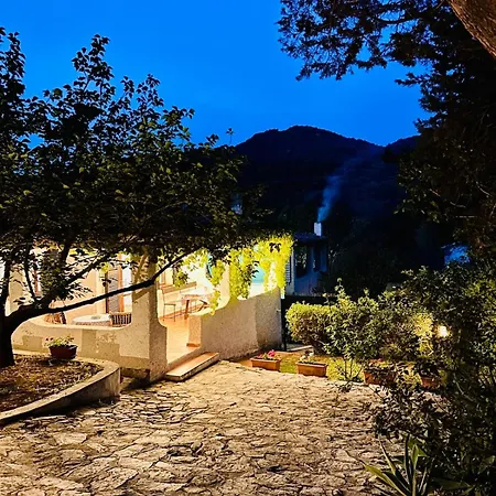 Holiday home Stella, With Garden, Five Minutes From The Torre delle Stelle