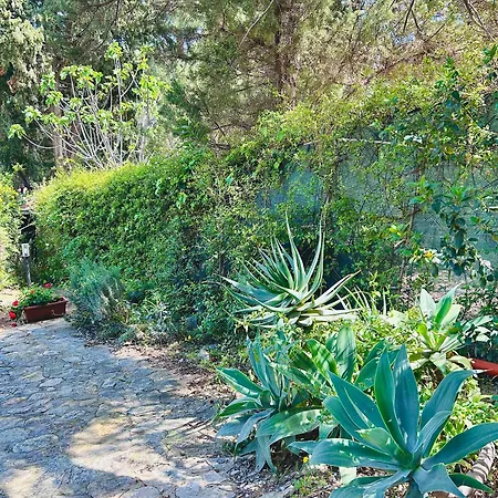 Stella, With Garden, Five Minutes From The Holiday home
