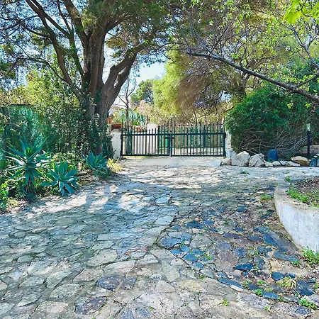 Holiday home Stella, With Garden, Five Minutes From The Torre delle Stelle