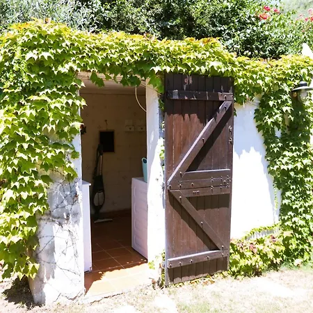 Semesterbostad Stella, With Garden, Five Minutes From The